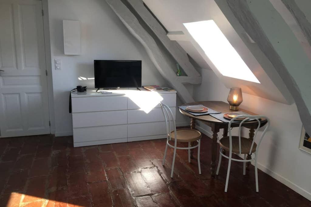 Tonnerre Grand Studio De Charme Au Coeur De La Ville Eksteriør bilde